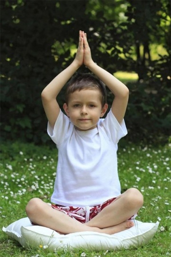 5 tư thế yoga tuyệt vời cho bé 1 5 tư thế yoga tuyệt vời cho bé 1