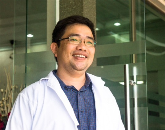 BS CKII Nguyễn Lê Minh Thống khám bệnh miễn phí cho bệnh nhân nghèo 1