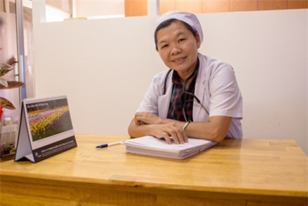 BS CKII Nguyễn Lê Minh Thống khám bệnh miễn phí cho bệnh nhân nghèo 2