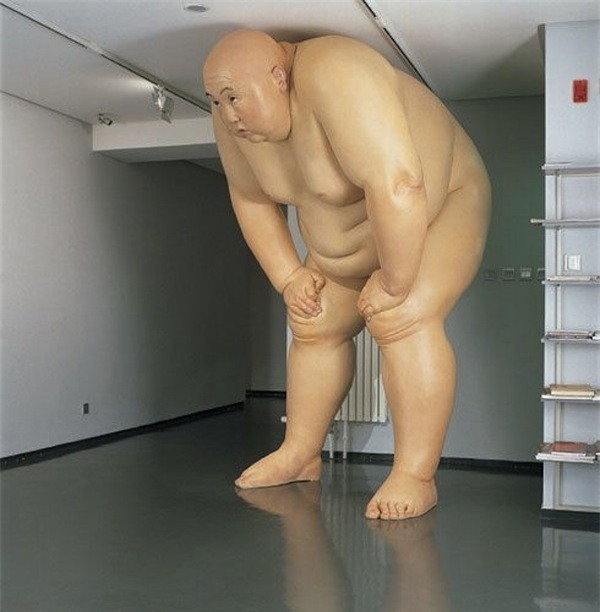 Xem thực trạng về béo phì qua tượng điêu khắc giống y như thật 3