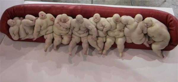Xem thực trạng về béo phì qua tượng điêu khắc giống y như thật 8