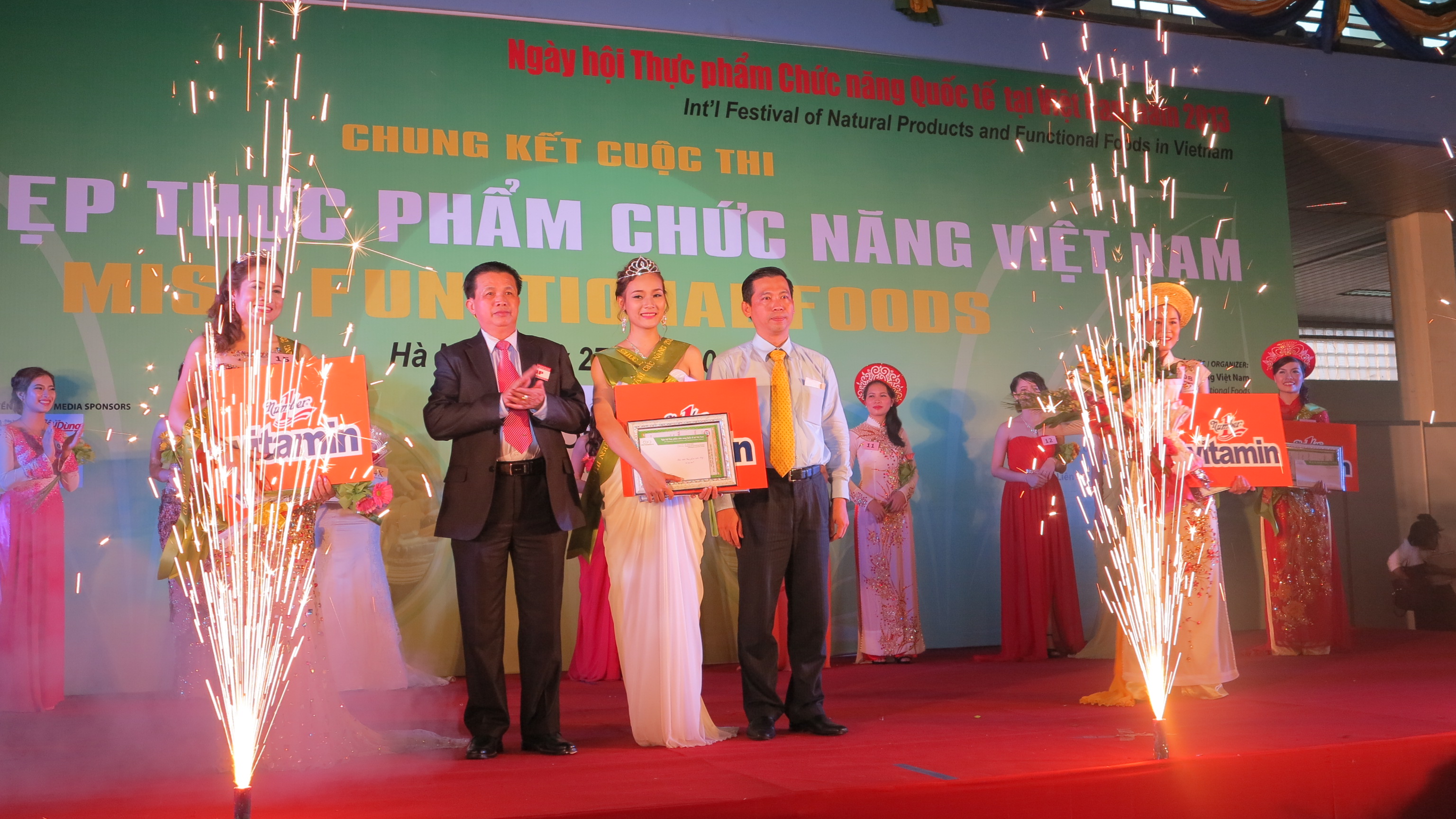 Trúc Quỳnh đăng quang Người đẹp TPCN Việt Nam