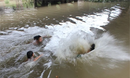 Đuối nước là tai nạn thường gặp ở trẻ em trong mùa hè (ảnh minh họa)