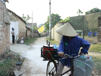 Người dân hoang mang vì “làng có dịch”. Ảnh: M.Đ 