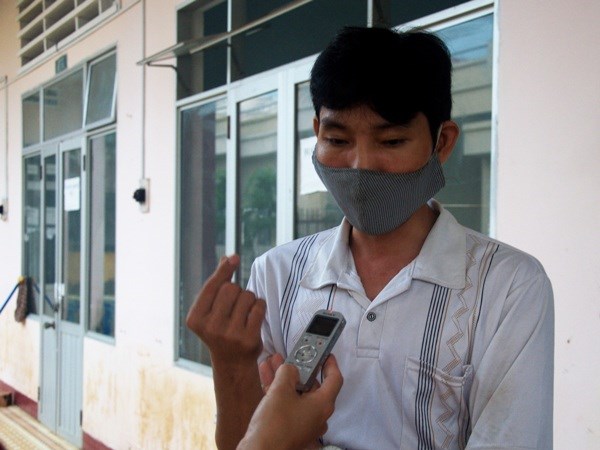 Anh Nguyễn Quốc Cường chia sẻ những khó khăn khi mắc bệnh lao. (Ảnh: Thùy Giang/Vietnam+)