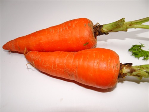 Hành tây, cà rốt... là thực phẩm có thể giúp xoa dịu cơn đau khớp - 2