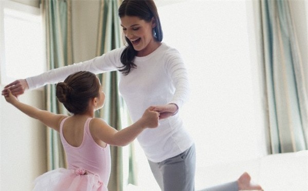 5 hoạt động mà những bà mẹ tuyệt vời hay làm cùng con 3