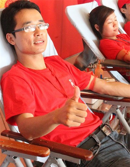 Gần 1.200 người hiến máu vì nạn nhân TNGT 1