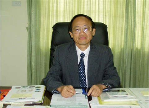 Giáo sư, tiến sĩ khoa học Trần Văn Sung - Nguyên Viện trưởng Viện Hóa học.