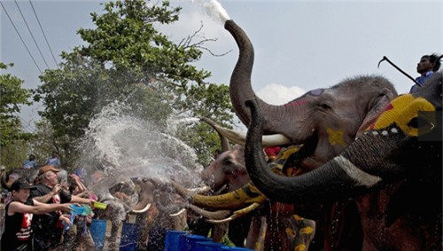 Thái Lan sôi động với lễ hội té nước lớn nhất thế giới