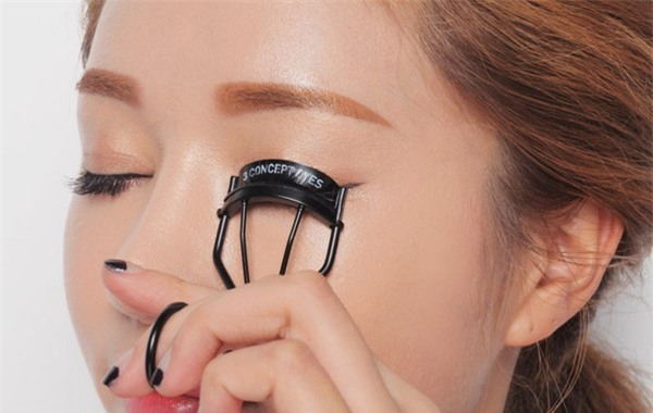 7 dụng cụ không thể thiếu trong bộ trang điểm của bạn gái 7 7 dụng cụ không thể thiếu trong bộ trang điểm của bạn gái 7