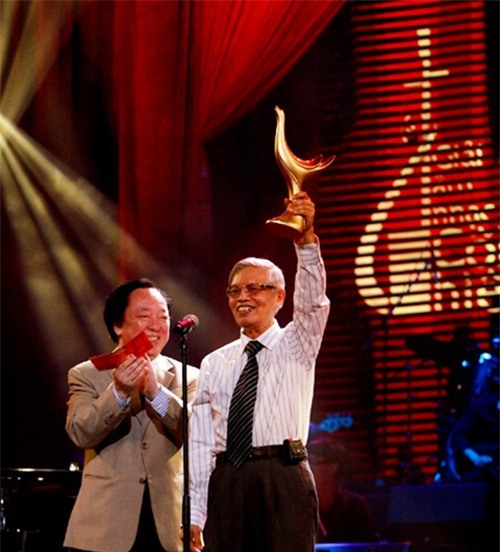Tùng Dương, Đỗ Bảo giành “cú đúp” giải thưởng Cống hiến - Ảnh 2