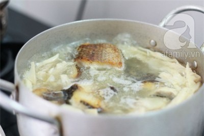 Canh cá nấu măng cho bữa tối ngon cơm 9