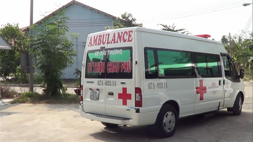 Chiếc xe cấp cứu này là chiếc mới nhất trong 3 chiếc xe cấp cứu được mua bởi chính tiền quyên góp của bà con tiểu thương, nông dân, những người điều hành trạm xe... ở huyện Châu Phú, tỉnh An Giang