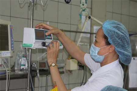 Trong những ngày qua, các y, bác sĩ đã nỗ lực không ngừng nghỉ, làm việc gấp 3-4 lần
