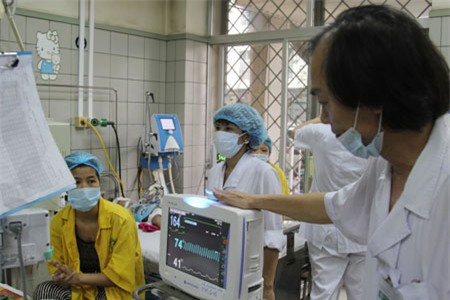 Trong những ngày qua, các y, bác sĩ đã nỗ lực không ngừng nghỉ, làm việc gấp 3-4 lần