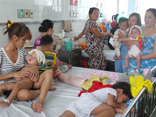 Trẻ mắc sởi nhập viện điều trị tại Bệnh viện Nhi Đồng 1 - TP HCM