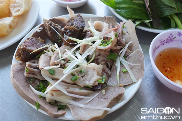 Đi ăn cháo lòng 'sang chảnh' ở Sài Gòn 3