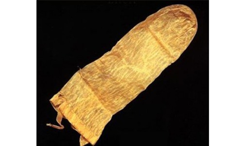 Một mẫu bao cao su cổ được làm từ vải mỏng