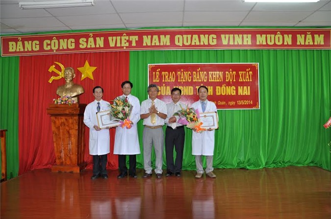 Chủ tịch UBND tỉnh Đồng Nai tặng bằng khen đột xuất cho Bệnh viện Đa khoa Khu vực Định Quán 1