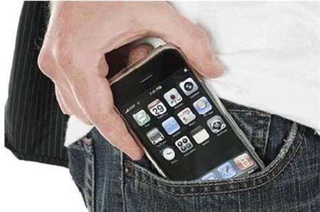 Đút điện thoại trong túi quần dễ gây vô sinh 1