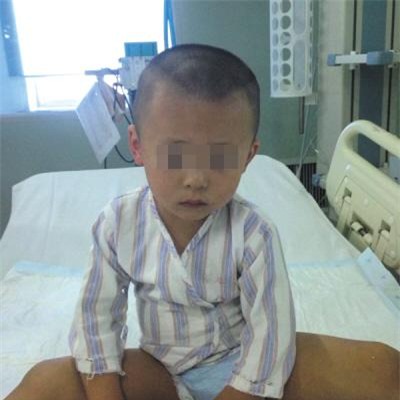 Em bé ngất xỉu vì ăn nhầm thuốc của bà - 1