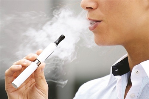 Thuốc lá điện tử độc hại không kém gì thuốc lá truyền thống. Thuốc lá điện tử độc hại không kém gì thuốc lá truyền thống.
