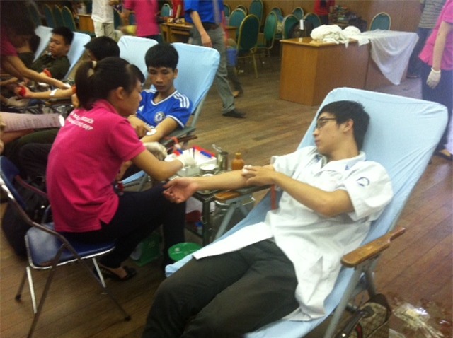 Đoàn viên thanh niên BV Bạch Mai tham gia hiến máu tình nguyện