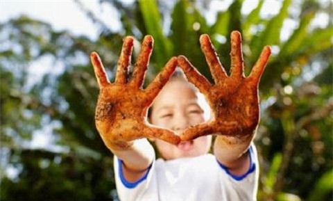 Trẻ em tiếp xúc nhiều với các yếu tố nguy cơ