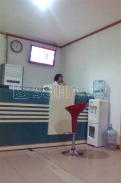 Tại quầy thu ngân của Phòng khám đa khoa T.H Tại quầy thu ngân của Phòng khám đa khoa T.H