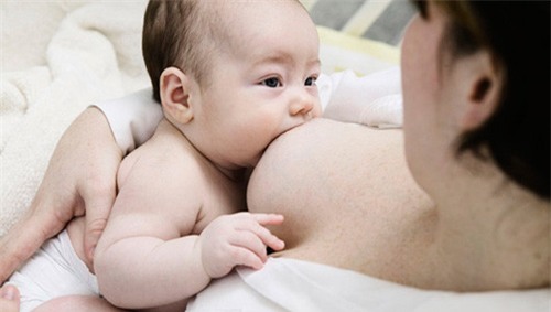 Hiểm họa từ việc tự vắt sữa non để dành trước khi sinh 2