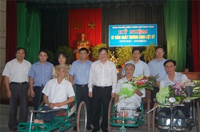 Thứ trưởng Bộ Y tế Nguyễn Viết Tiến thăm TT Điều dưỡng thương binh Thuận Thành - Bắc Ninh.