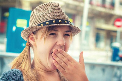 yawning-9130-1406712866.jpg