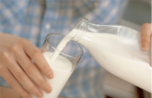 Người bị tiểu đường không nên uống sữa tùy tiện.