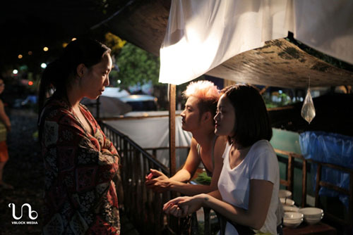 Đạo diễn Nguyễn Hoàng Điệp (trái) và hai diễn viên Phạm Trần Thanh Duy và Nguyễn Thùy Anh