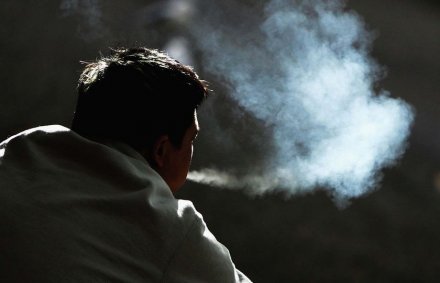 Các chất độc hại trong thuốc lá sẽ gây rối loạn nội tiết tố và sản sinh ra những tinh trùng dị dạng