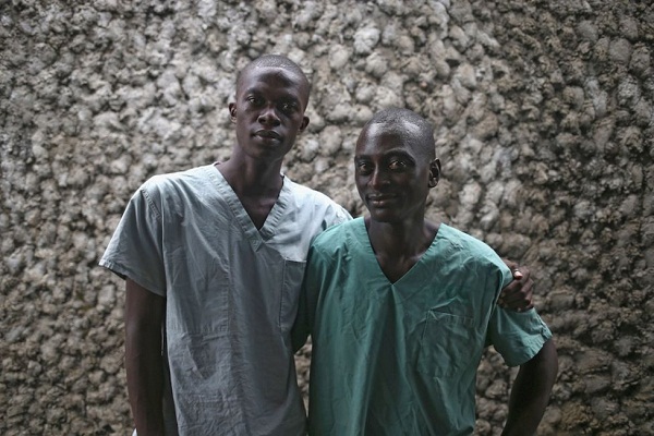 Ebola: Chân dung những người may mắn sống sót - Ảnh 11