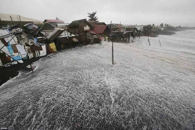 Loạt ảnh về sự tàn phá của Hagupit tại Philippines - Ảnh 2