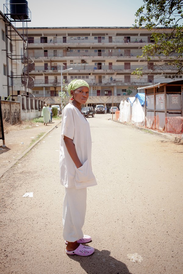  Cuộc sống khốn khổ của những người chiến thắng Ebola - Ảnh 4