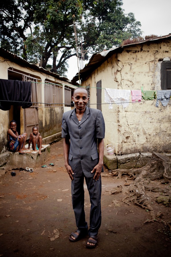  Cuộc sống khốn khổ của những người chiến thắng Ebola - Ảnh 9