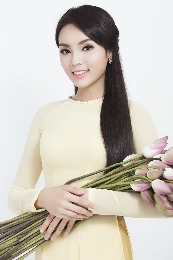 Vẻ đẹp dịu dàng của Hoa hậu trong bộ ảnh mới nhất - Ảnh 3