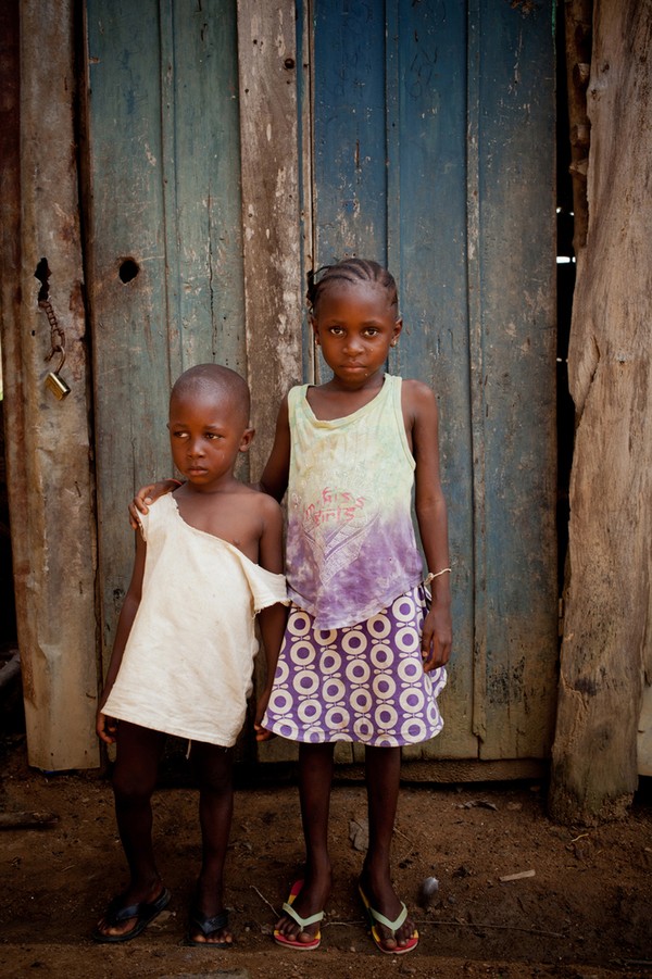  Cuộc sống khốn khổ của những người chiến thắng Ebola - Ảnh 11