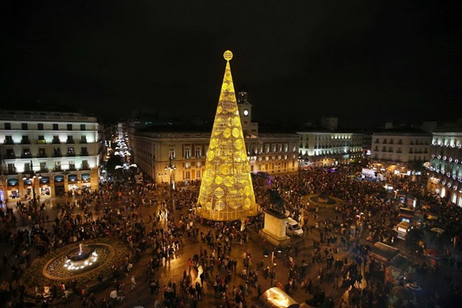 Photo: Những cây thông Noel rực rỡ nhất trên thế giới - Ảnh 6