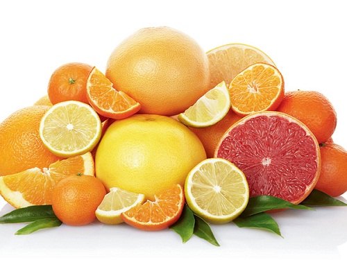 Vị chua từ vitamin C có trong các loại trái cây như cam, bưởi, quýt... khiến thành dạ dày bị tổn thương, dẫn tới đau và loét dạ dày