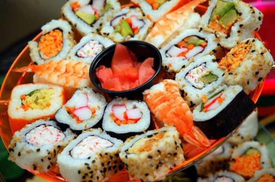 Cách làm sushi siêu ngon đón Tết Dương lịch 2015 - Ảnh 1
