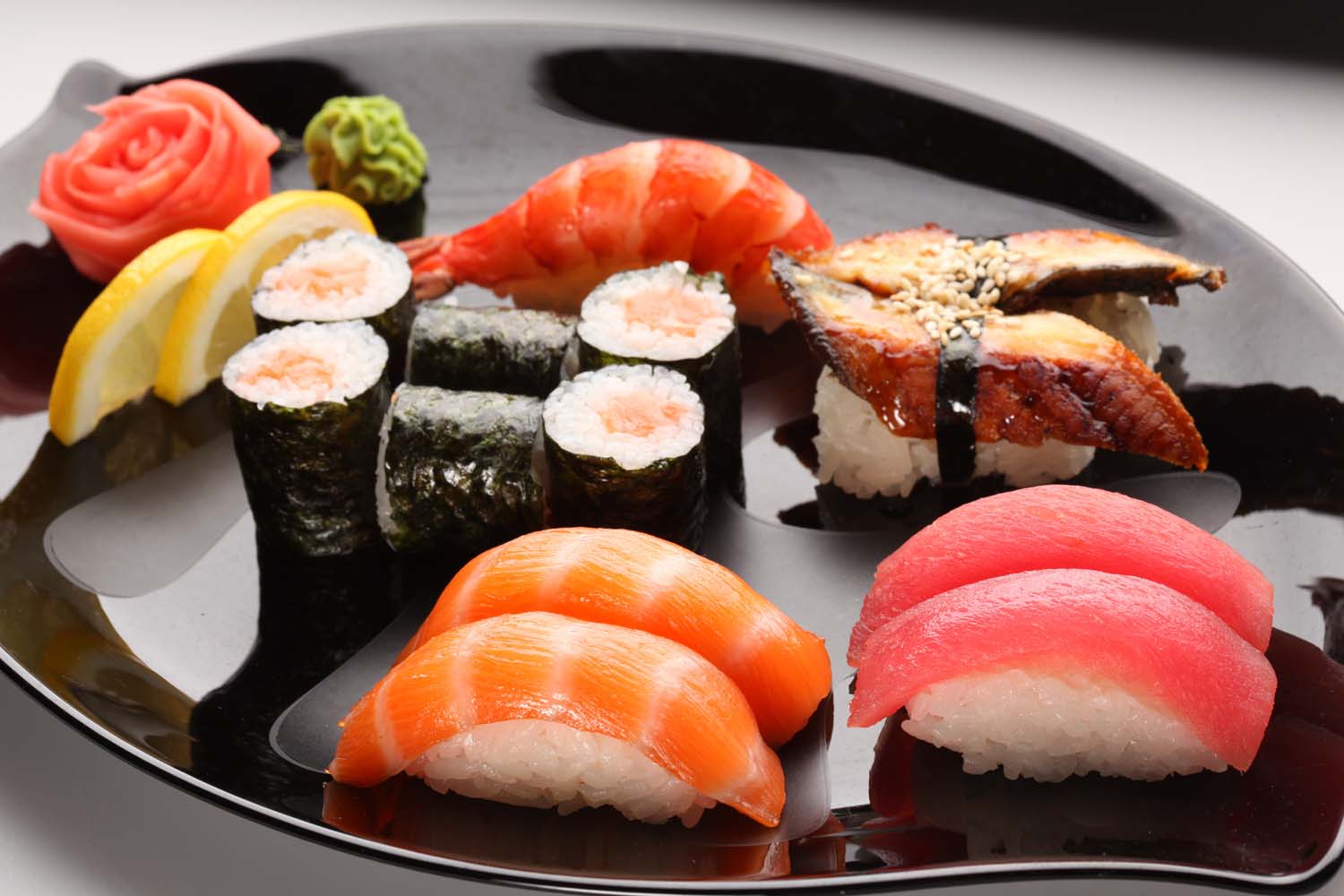 Sushi vừa ngon lại vừa dễ làm, bạn hãy thử cho dịp Tết Dương lịch 2015 ngay nhé! 