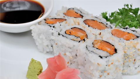 Có thể chấm sushi với mù tạt hoặc xì dầu