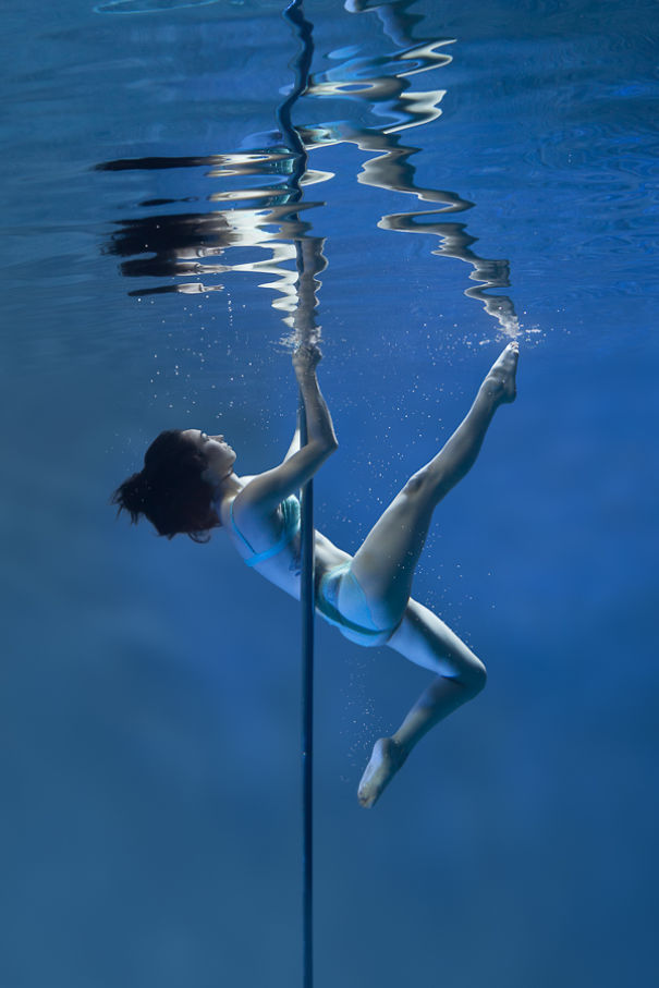 Khoảnh khắc tuyệt đẹp của các cô gái múa cột dưới nước - Ảnh 5