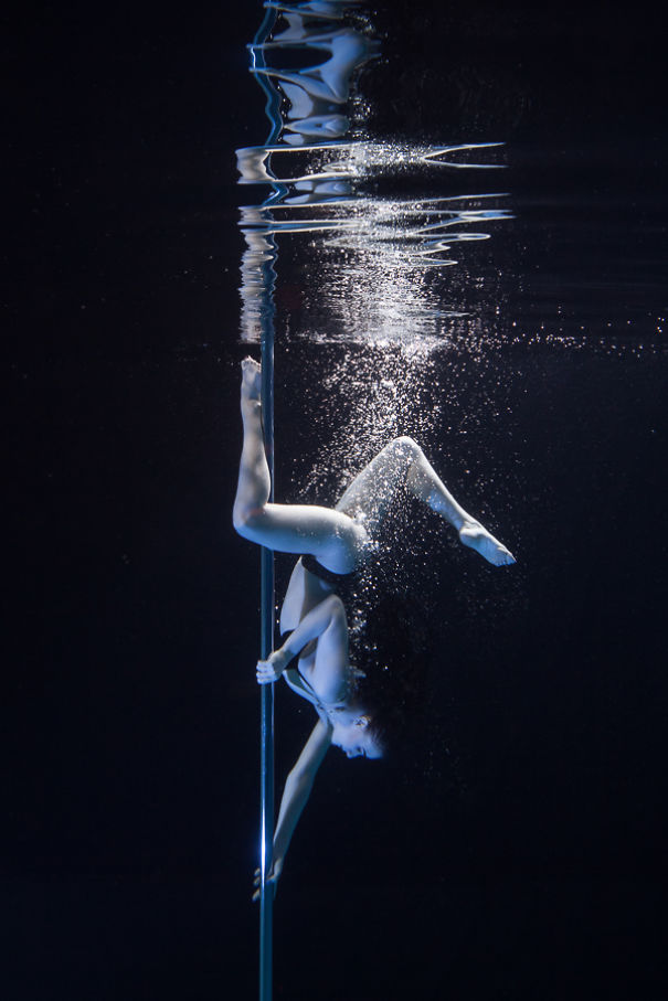 Khoảnh khắc tuyệt đẹp của các cô gái múa cột dưới nước - Ảnh 6