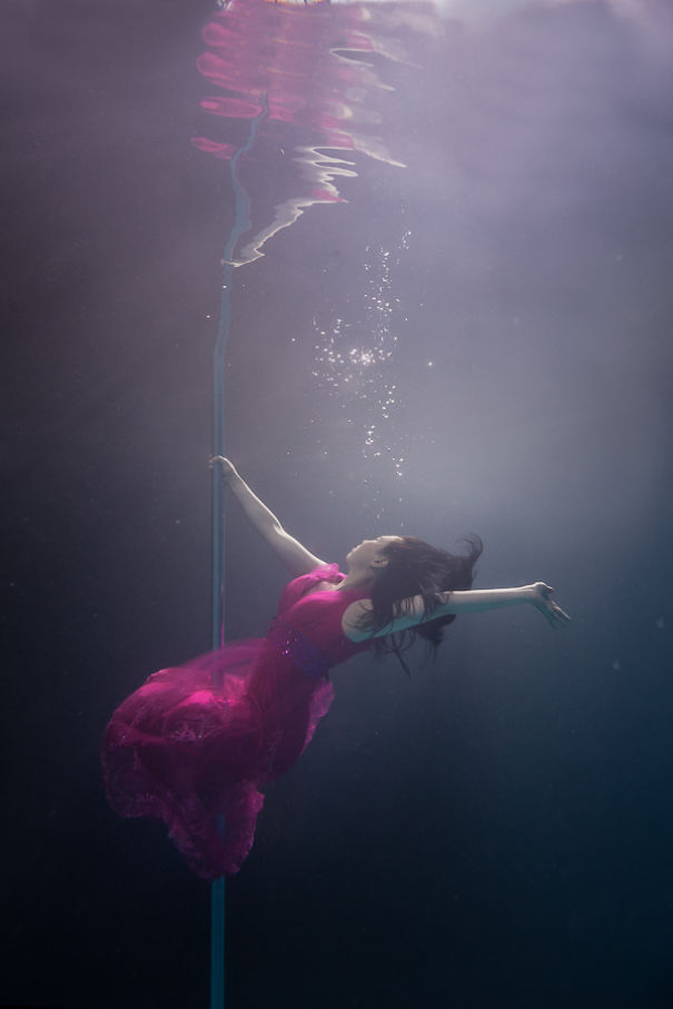 Khoảnh khắc tuyệt đẹp của các cô gái múa cột dưới nước - Ảnh 7